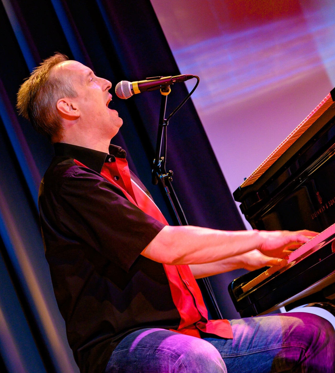 Klaus Sedl live am Piano bei einem Event